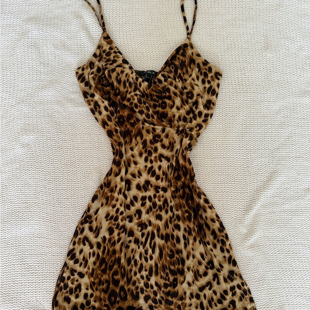 Chic Leopard Print Mini Dress